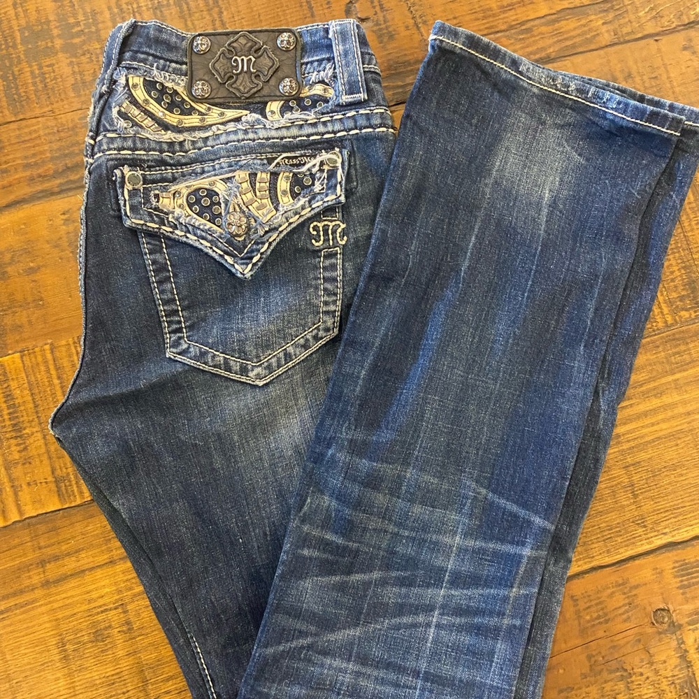 Miss Me size 28 easy boot cut jeans from Buckle